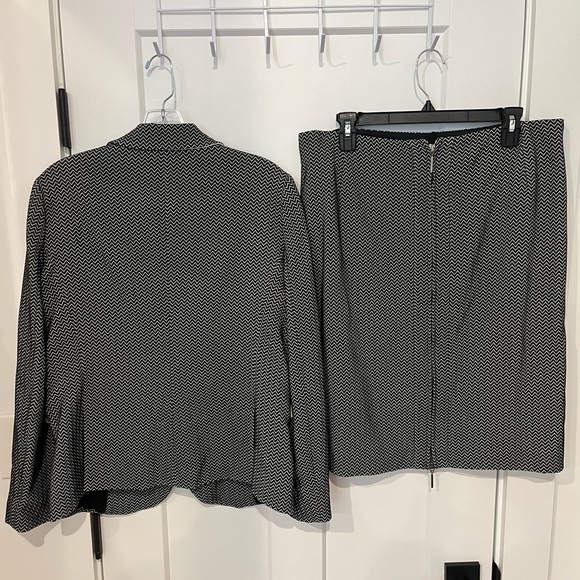 Vintage Armani Collezioni Jacquard 2 PC Chevron Skirt Suit Blazer Size 12 - Picture 2 of 14